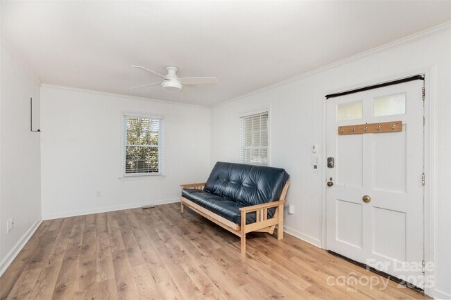 Foto del edificio - 542 Iverson Way