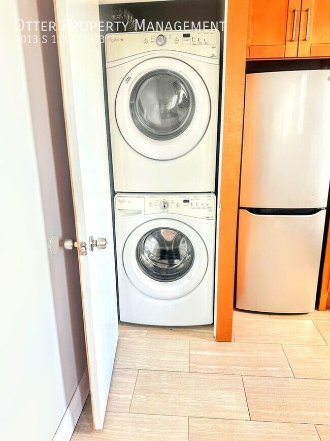 Building Photo - Gorgeous, Updated 2BR/1BA East Passyunk Ge...