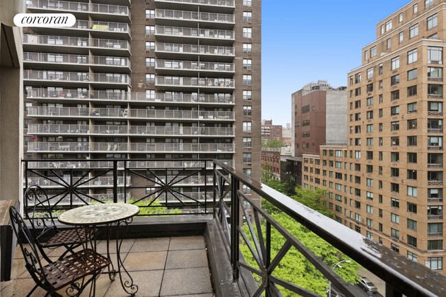 Building Photo - 203 W 90th St