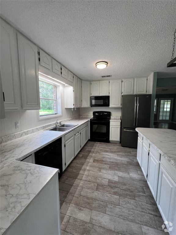 Apartments with Garages in Smithville, TX 1 Rentals