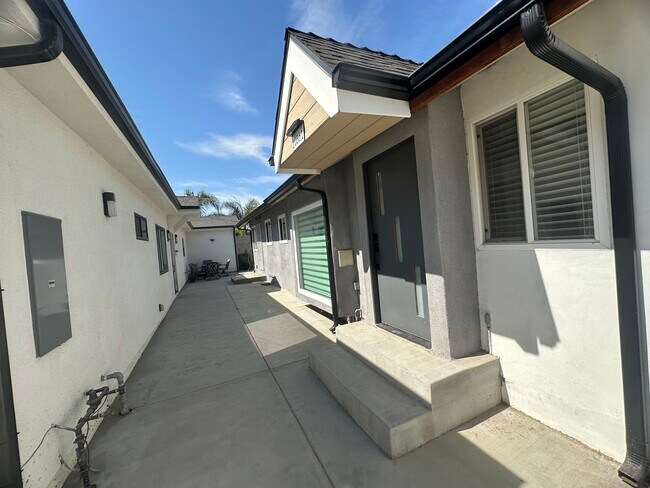 Building Photo - 10861 Nettleton St