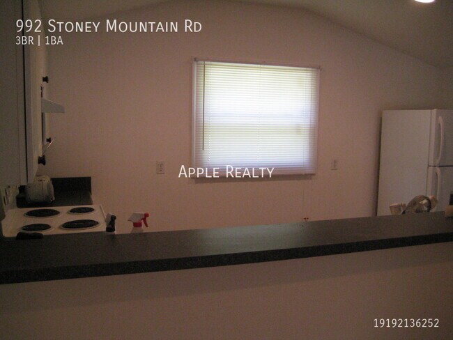 Foto del edificio - 992 Stoney Mountain Rd