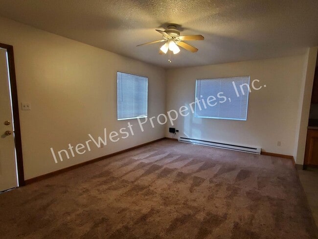 Building Photo - 2622 SE 84th Ave