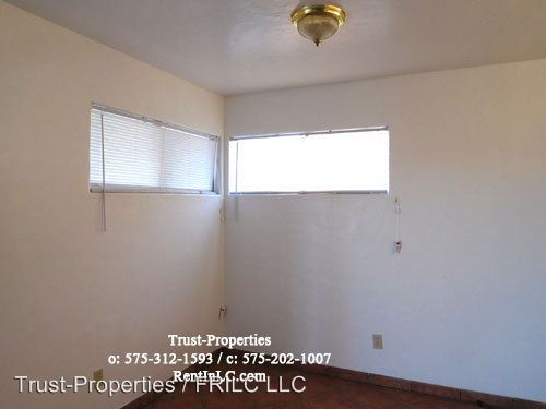 Building Photo - 1001 Elm St
