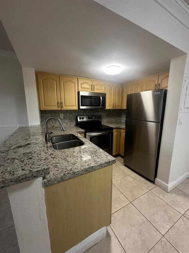 Foto del edificio - 8660 NW 6th Ln