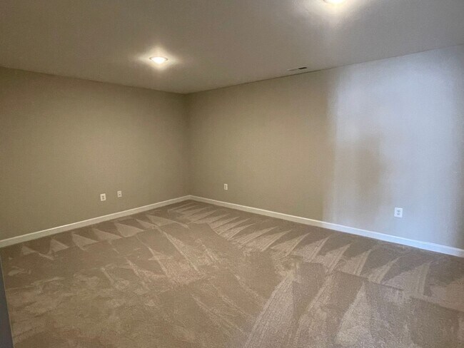Foto del edificio - Spacious Luxury Townhome! Outstanding Loca...