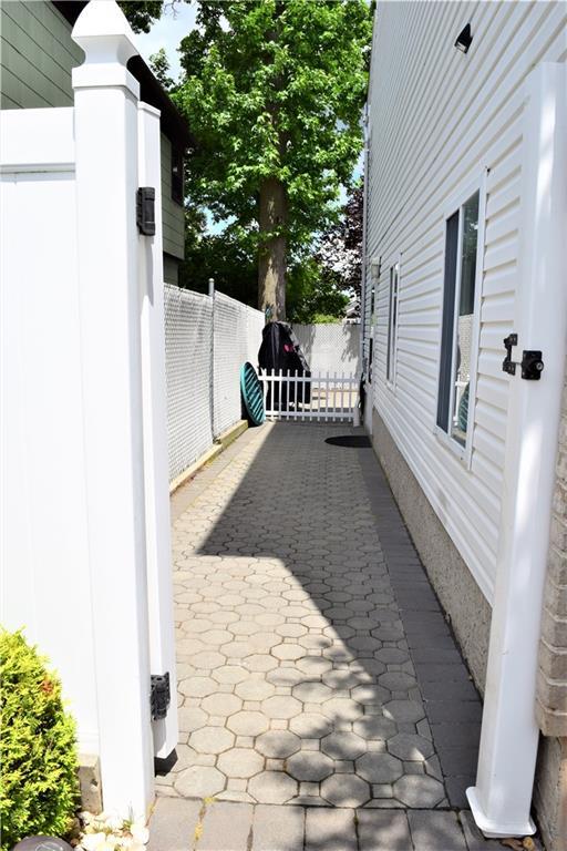 Foto del edificio - 215 Barlow Ave