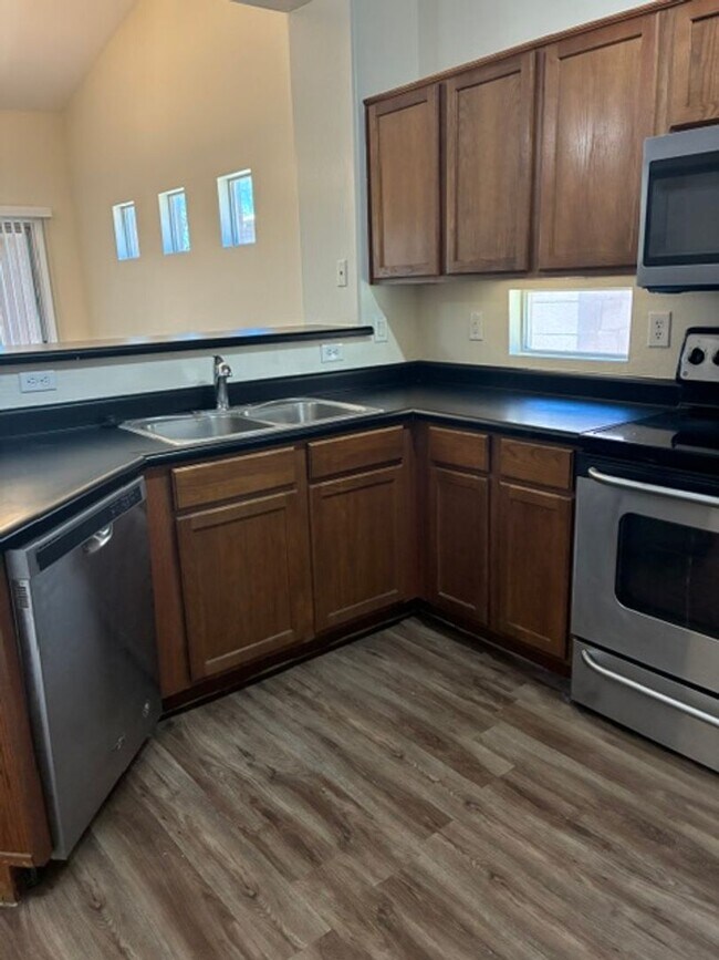 Building Photo - Spacious 4 Bedroom Home in Avondale!