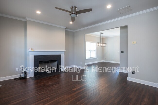 Building Photo - 323 Englewood Ave SE