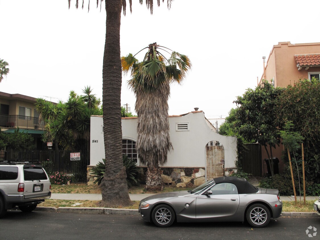 Foto del edificio - 1845-47 3/4 N. New Hampsh