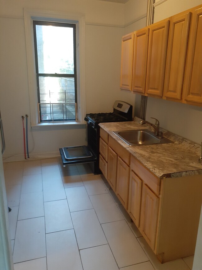 Building Photo - 295 Parkside Ave