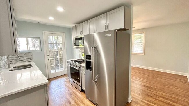 Building Photo - Cozy Remodeled Decatur 1 Bed-1 Bath DUPLEX...