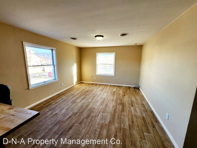 Building Photo - 3 br, 1 bath House - 246 N. Courtland St #1