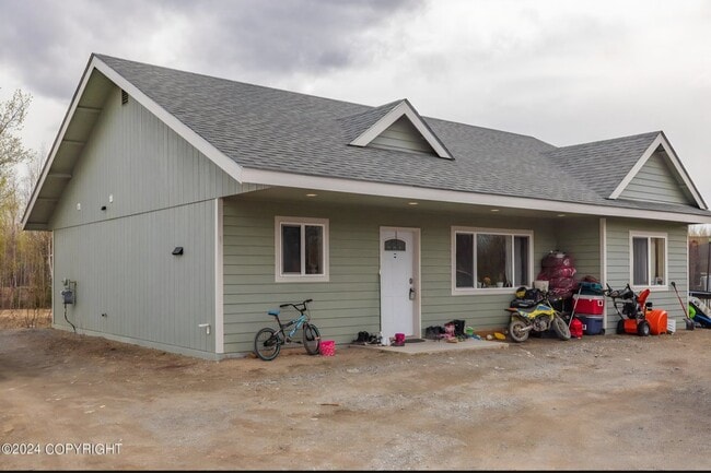Building Photo - 15840 W Hess Ln