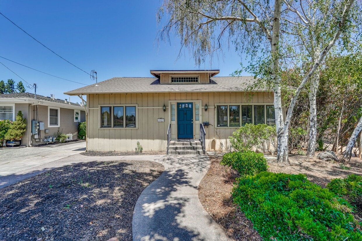 Primary Photo - Single Family 3 Bed 2 Bath House in Santa ...