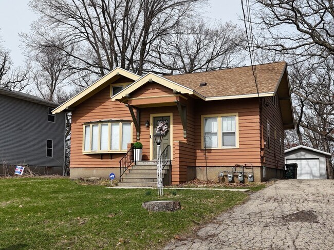 Foto del edificio - 3322 Ridgeway Ave