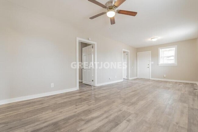 Foto del edificio - 2430 Stark St