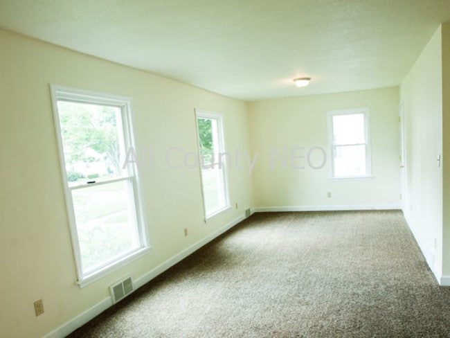 Building Photo - 40 Sciota Ave