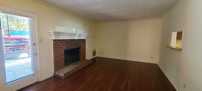 Foto del edificio - Brick 2-Bedroom Townhome in Lawrenceville!!