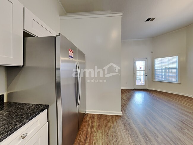 Building Photo - 8665 Eagle View Dr
