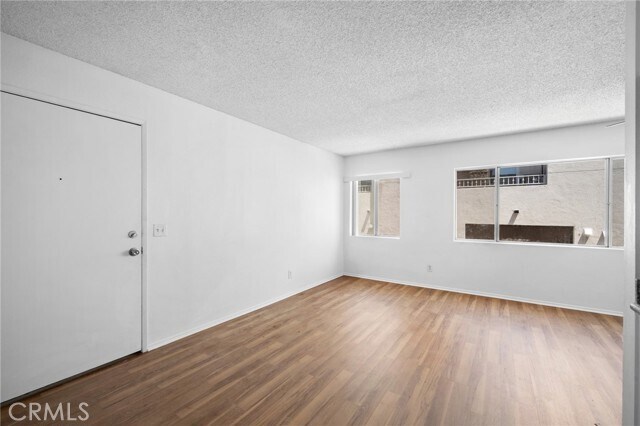 Foto del edificio - 6716 Sylmar Ave
