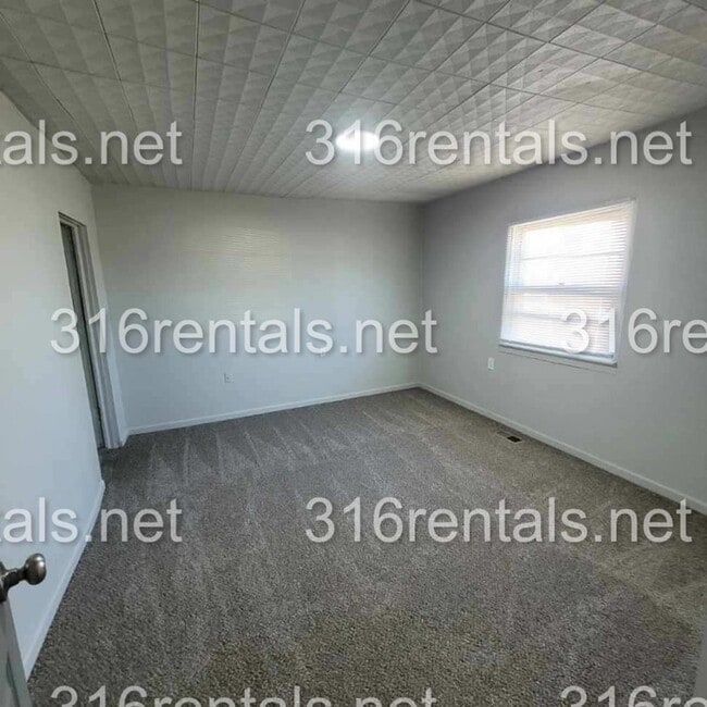 Building Photo - $825 - 2 bed 1 bath - Single Family Home