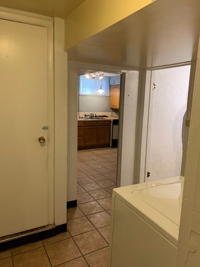 Foto del edificio - 1422 W Oak St