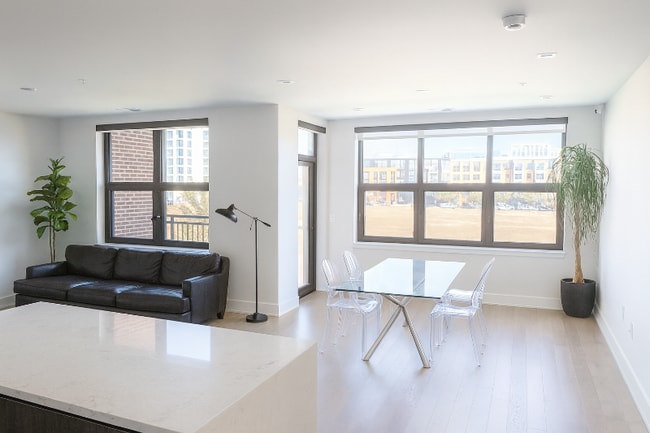 Photo - 737 Swann Ave Apartment