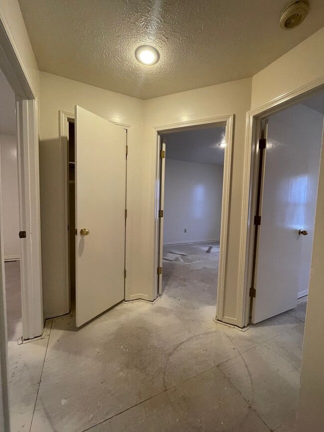 Foto del edificio - Southern Hills 3 Bedroom 2 Bath Duplex-New...