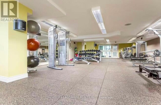 Building Photo - 360 Bloor St E