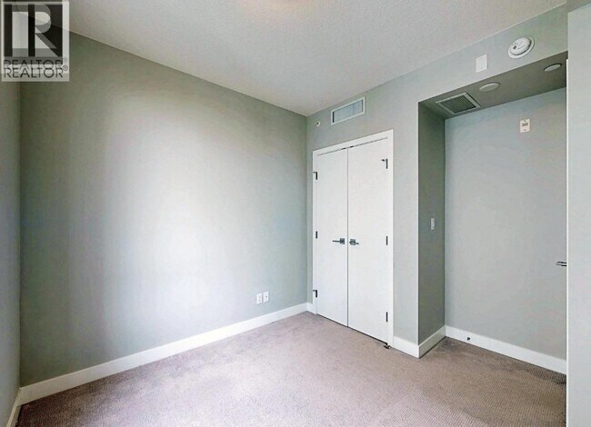 Photo du bâtiment - 677 W 41st Ave