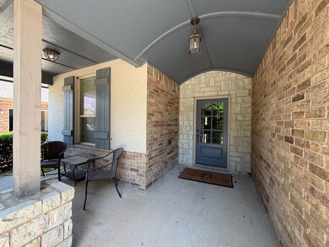 Foto del edificio - 3 Bedroom, 3 Bathroom Home In Luxurious Hallbrooke Addition!