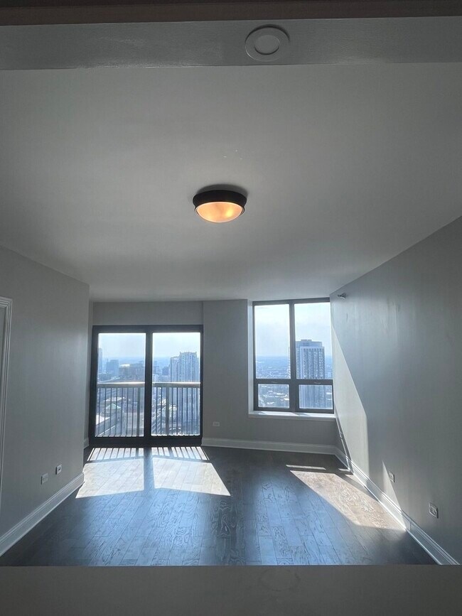 Building Photo - 400 N La Salle Dr