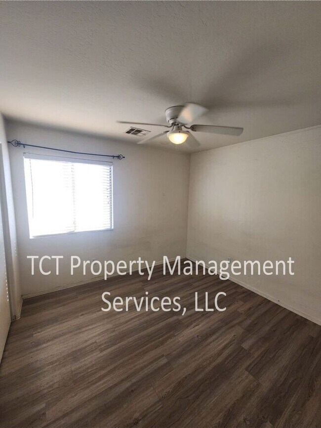 Building Photo - 4 Bedrooms,2 Bathrooms & 2 Car Garage in T...