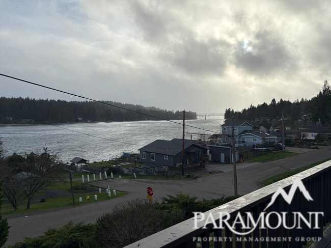 Foto del edificio - Cozy and centrally located waterfront views!