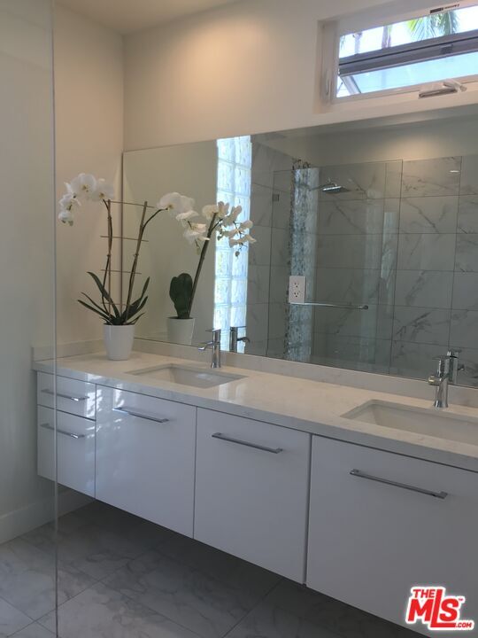 Foto del edificio - 11453 National Blvd