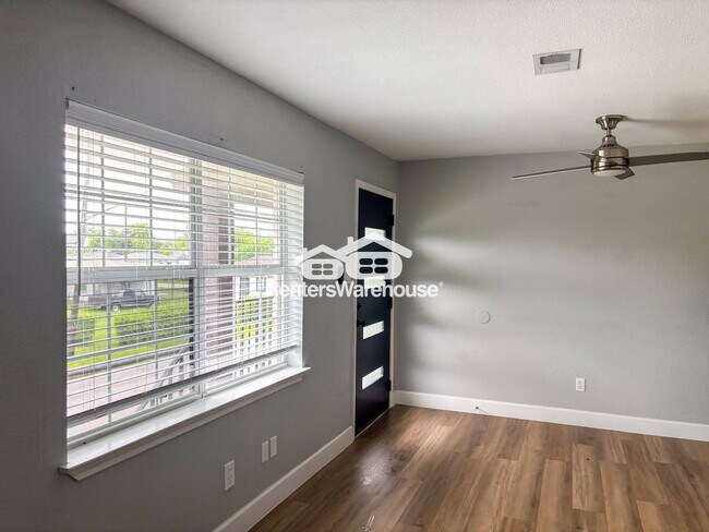 Foto del edificio - 7826 Gladstone St