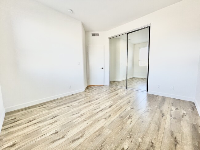 Foto del edificio - 1130 Rexford Dr
