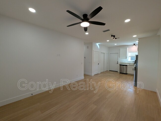 Foto del edificio - 2984 Russ St