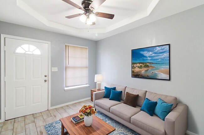 Building Photo - 422 Bahia St