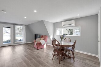 Building Photo - 1500 W Pine Lake Cir