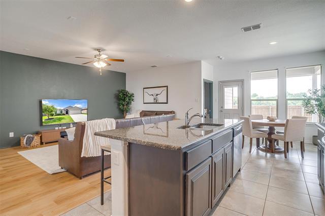 Foto del edificio - 1424 Doe Meadow Dr