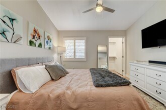 Building Photo - 950 Seven Hills Dr