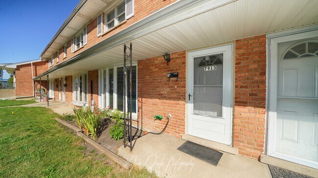Building Photo - 7913 N Nordica Ave
