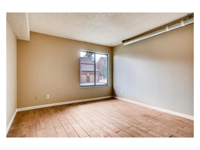 Building Photo - 447 Wright St