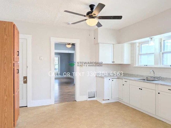 Building Photo - 1414 16th St NW