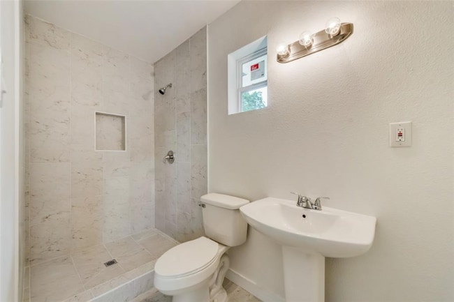 Building Photo - 1110 Wycliff Dr