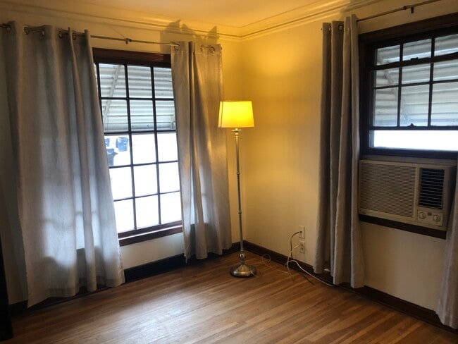 living room big bay window - 3536 N 47th Ave