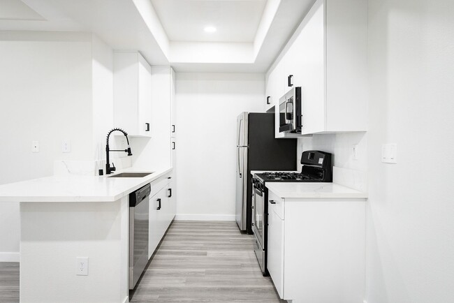Interior Photo - 2820 Sawtelle Blvd