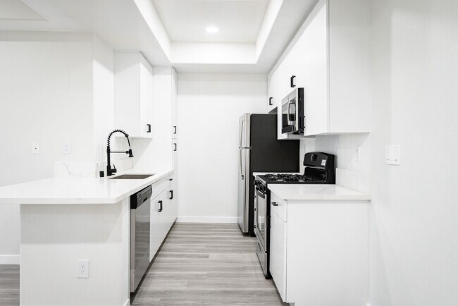 Interior Photo - 2820 Sawtelle Blvd